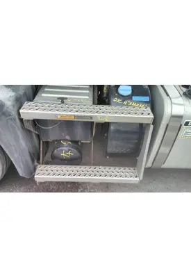 MACK CXU612 CAB STEP