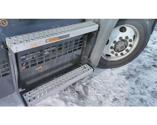 MACK CXU612 CAB STEP