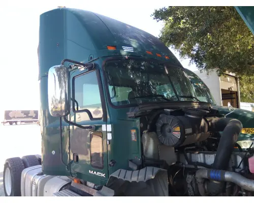 MACK CXU612 CAB