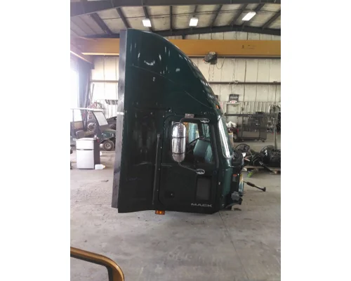 MACK CXU612 CAB