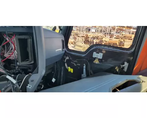 MACK CXU612 Cab Assembly