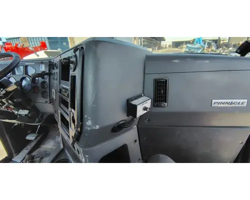 MACK CXU612 Cab Assembly