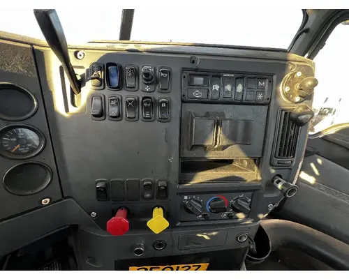 MACK CXU612 Cab