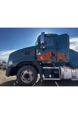 MACK CXU612 Cab