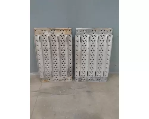 MACK CXU612 DECK (CATWALK) STEP