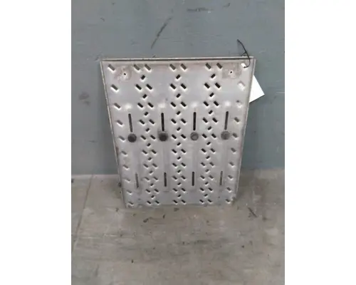 MACK CXU612 DECK (CATWALK) STEP