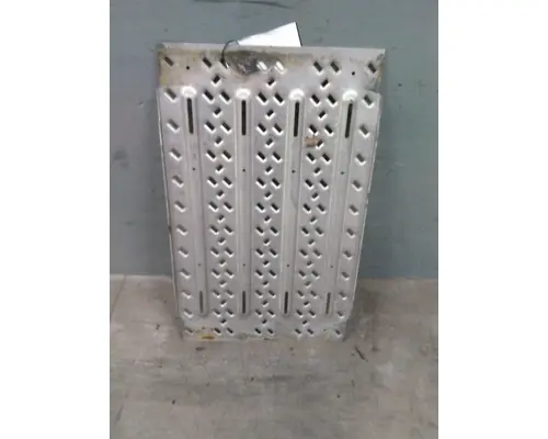 MACK CXU612 DECK (CATWALK) STEP