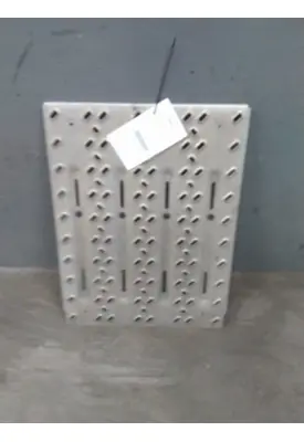 MACK CXU612 DECK (CATWALK) STEP