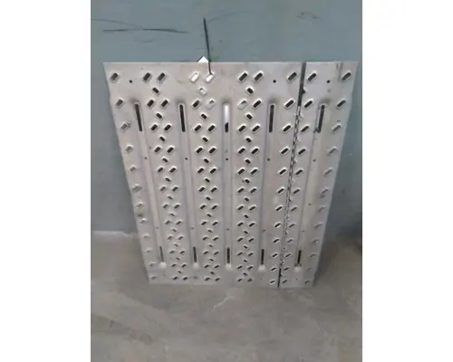 MACK CXU612 DECK (CATWALK) STEP