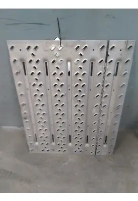 MACK CXU612 DECK (CATWALK) STEP