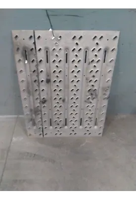 MACK CXU612 DECK (CATWALK) STEP