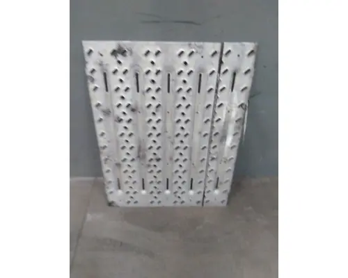 MACK CXU612 DECK (CATWALK) STEP