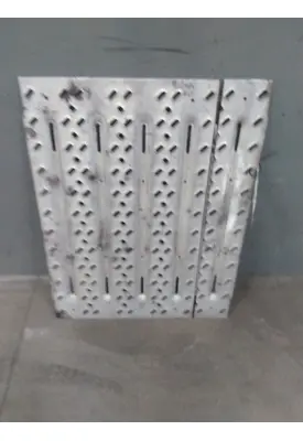 MACK CXU612 DECK (CATWALK) STEP