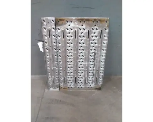 MACK CXU612 DECK (CATWALK) STEP