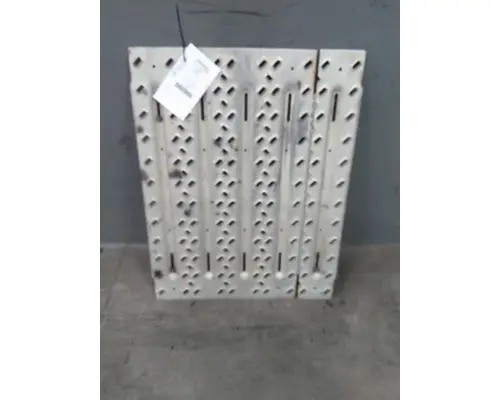 MACK CXU612 DECK (CATWALK) STEP