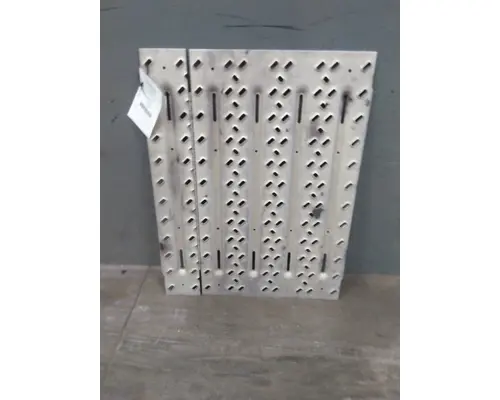 MACK CXU612 DECK (CATWALK) STEP