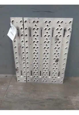 MACK CXU612 DECK (CATWALK) STEP