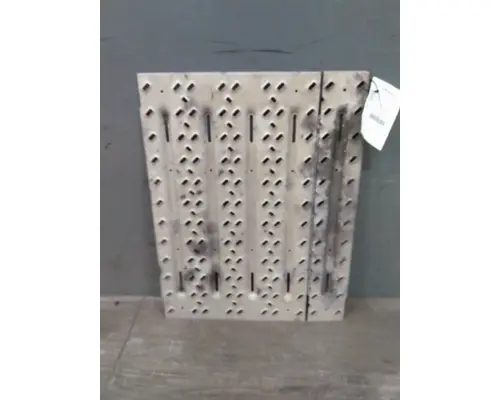 MACK CXU612 DECK (CATWALK) STEP