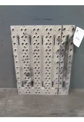 MACK CXU612 DECK (CATWALK) STEP