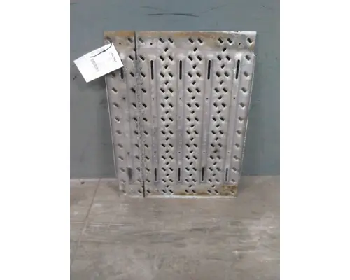 MACK CXU612 DECK (CATWALK) STEP