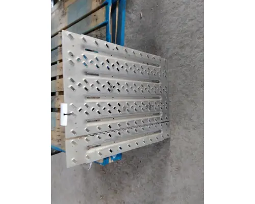 MACK CXU612 DECK (CATWALK) STEP