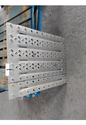 MACK CXU612 DECK (CATWALK) STEP