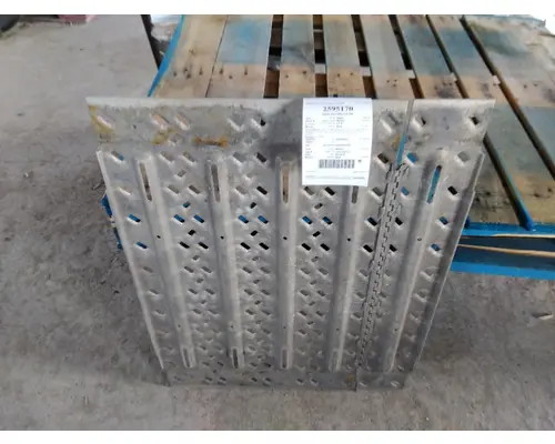 MACK CXU612 DECK (CATWALK) STEP