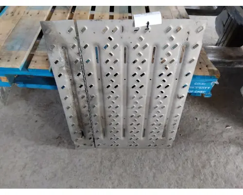 MACK CXU612 DECK (CATWALK) STEP