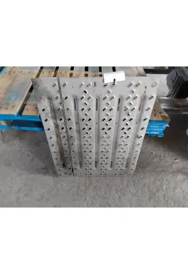MACK CXU612 DECK (CATWALK) STEP