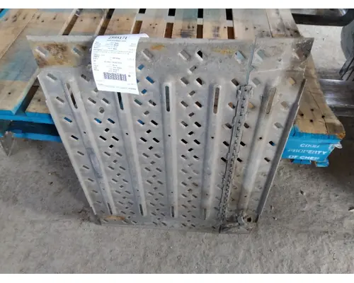 MACK CXU612 DECK (CATWALK) STEP