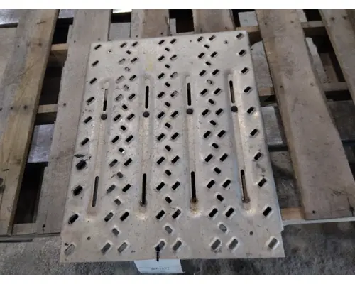 MACK CXU612 DECK (CATWALK) STEP