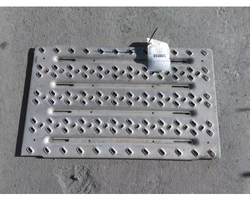 MACK CXU612 DECK (CATWALK) STEP