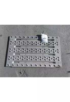MACK CXU612 DECK (CATWALK) STEP