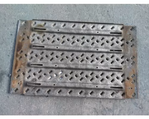 MACK CXU612 DECK (CATWALK) STEP