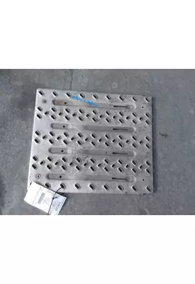 MACK CXU612 DECK (CATWALK) STEP