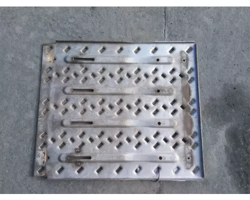 MACK CXU612 DECK (CATWALK) STEP