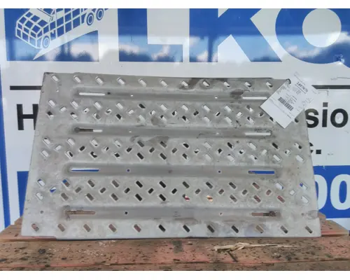 MACK CXU612 DECK (CATWALK) STEP