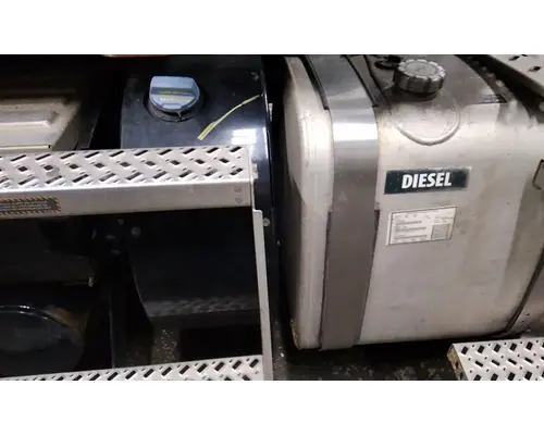 MACK CXU612 DEF TANK