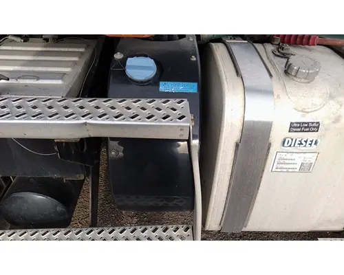 MACK CXU612 DEF TANK