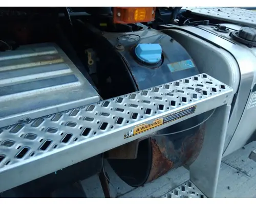 MACK CXU612 DEF TANK