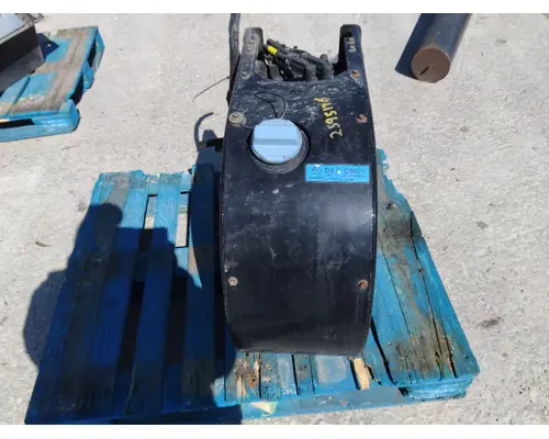 MACK CXU612 DEF TANK