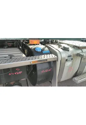 MACK CXU612 DEF TANK