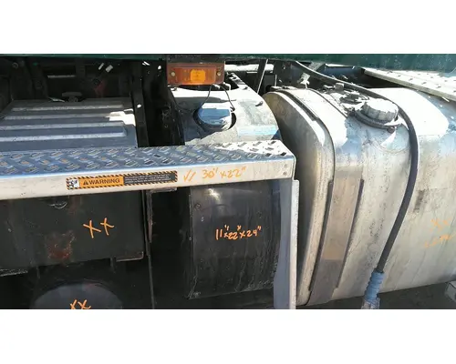 MACK CXU612 DEF TANK