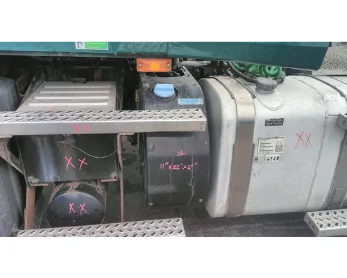 MACK CXU612 DEF TANK