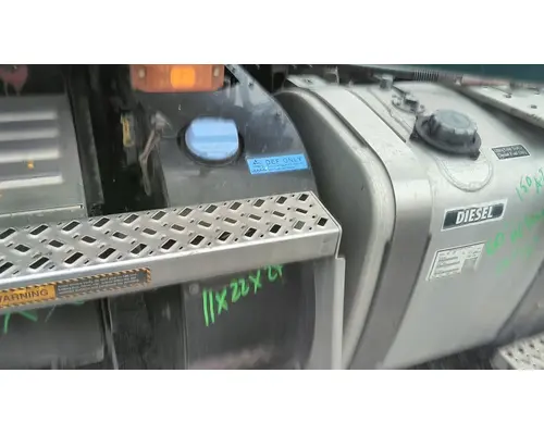 MACK CXU612 DEF TANK