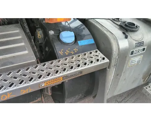 MACK CXU612 DEF TANK