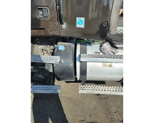 MACK CXU612 DEF Tank