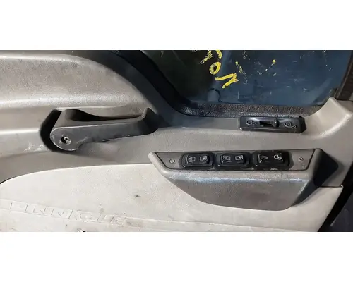 MACK CXU612 Door Assembly, Front