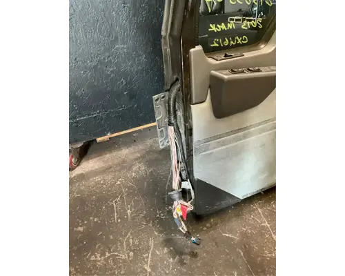 MACK CXU612 Door Assembly, Front