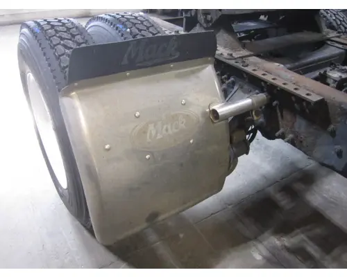 MACK CXU612 FENDER, QUARTERHALF REAR